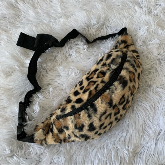 NWT Animal Print Plush Waist Bag Fluffy Fanny Pack Crossbody Shoulder Bum Bag. - Picture 4 of 11